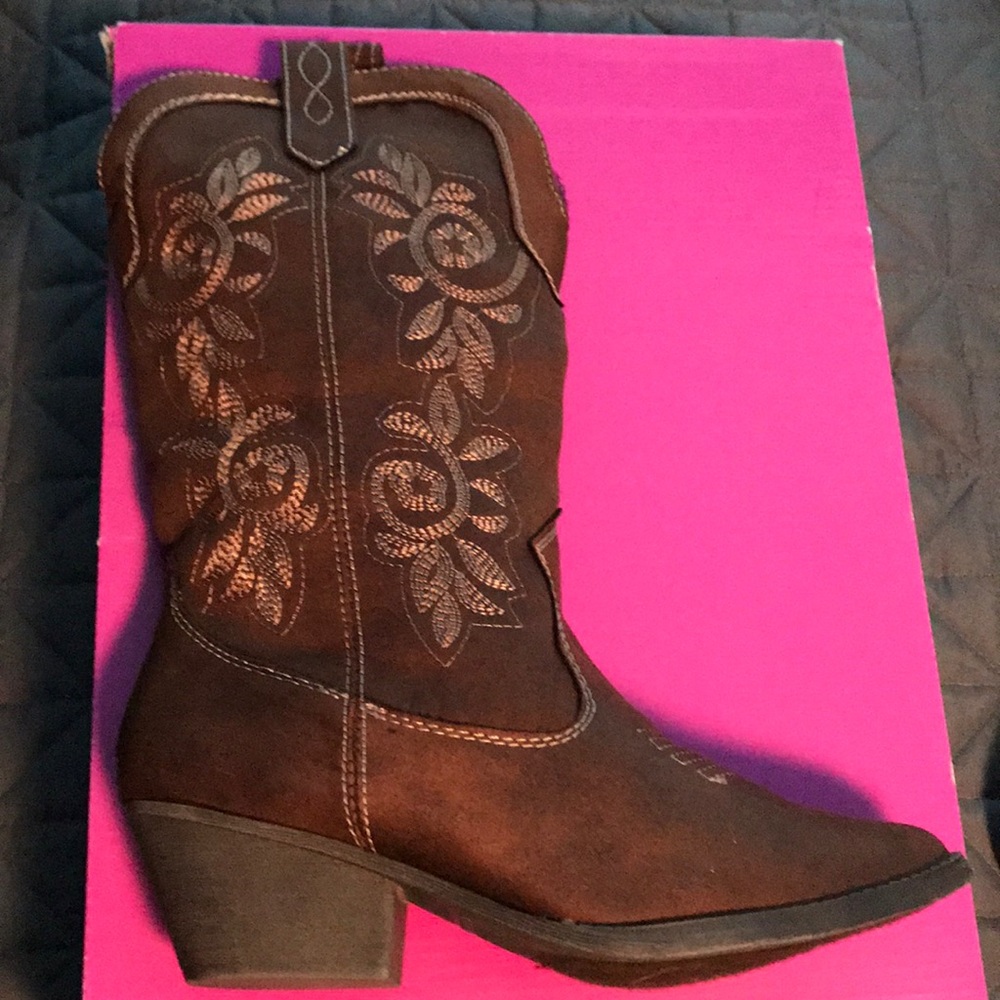 NIB Rampage cowboy boots